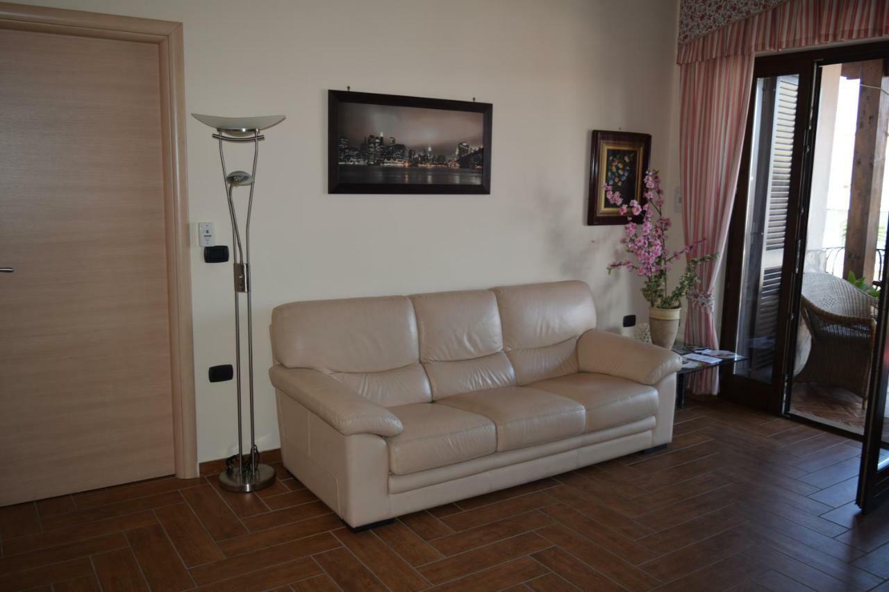 Bed &Breakfast Pinetamare Bed and Breakfast Castel Volturno Εξωτερικό φωτογραφία